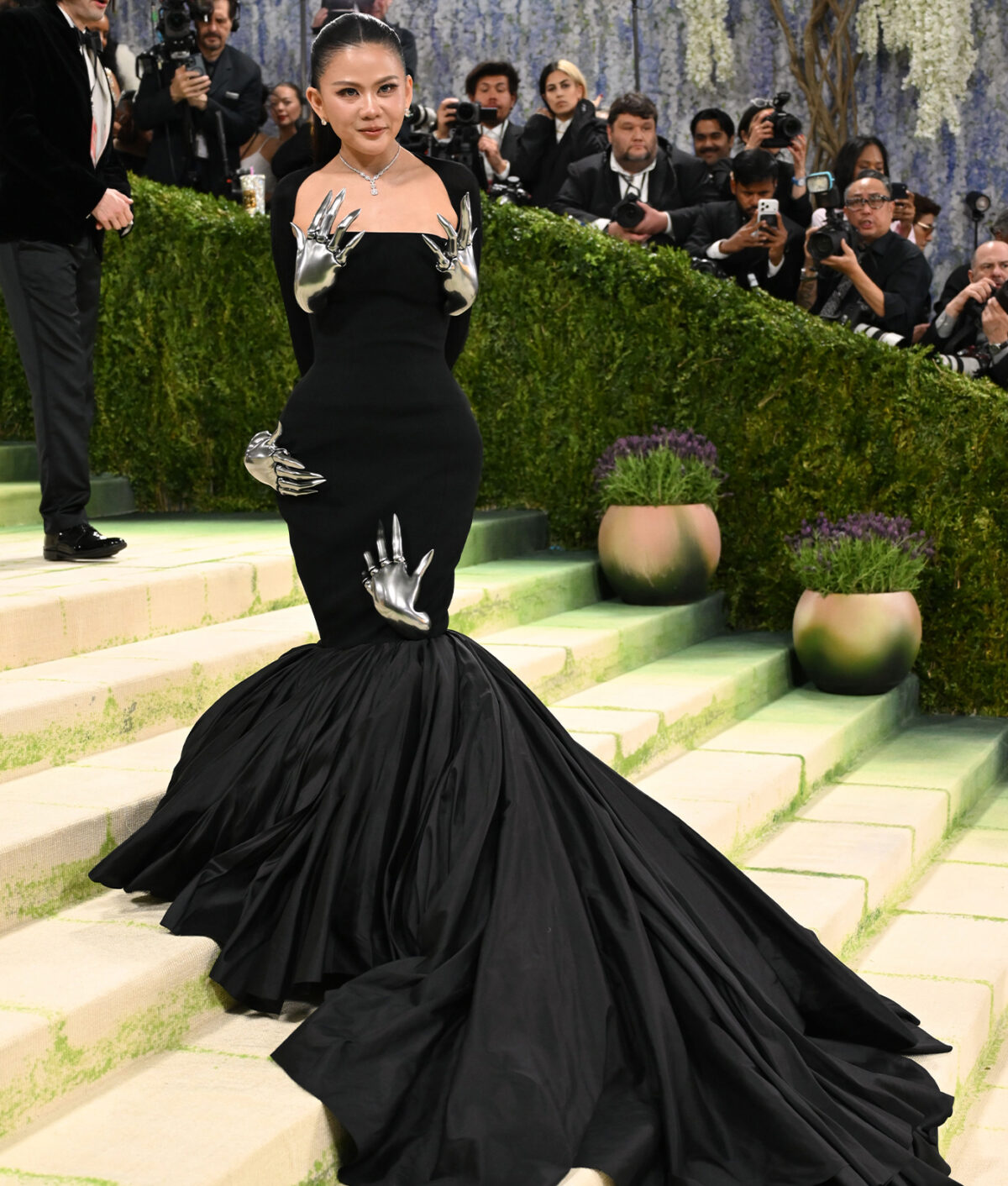 hand motif trend met gala: michapat suphap