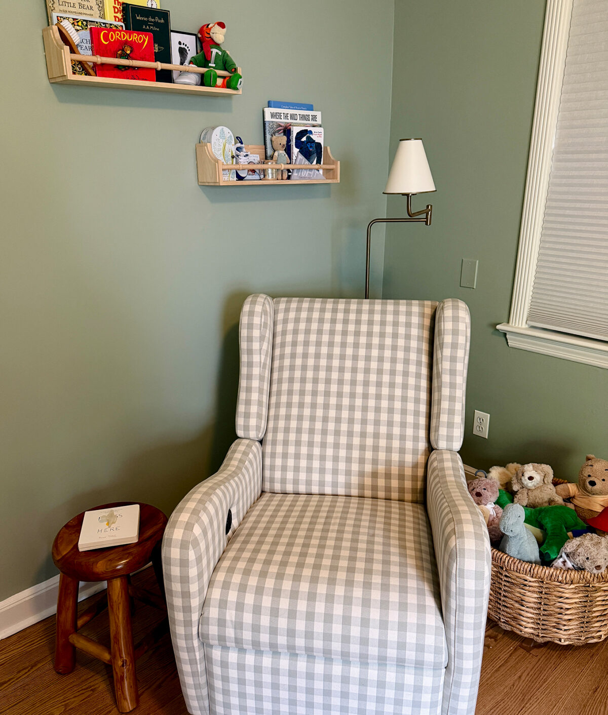 nestig-drift-glider-recliner-review-chair