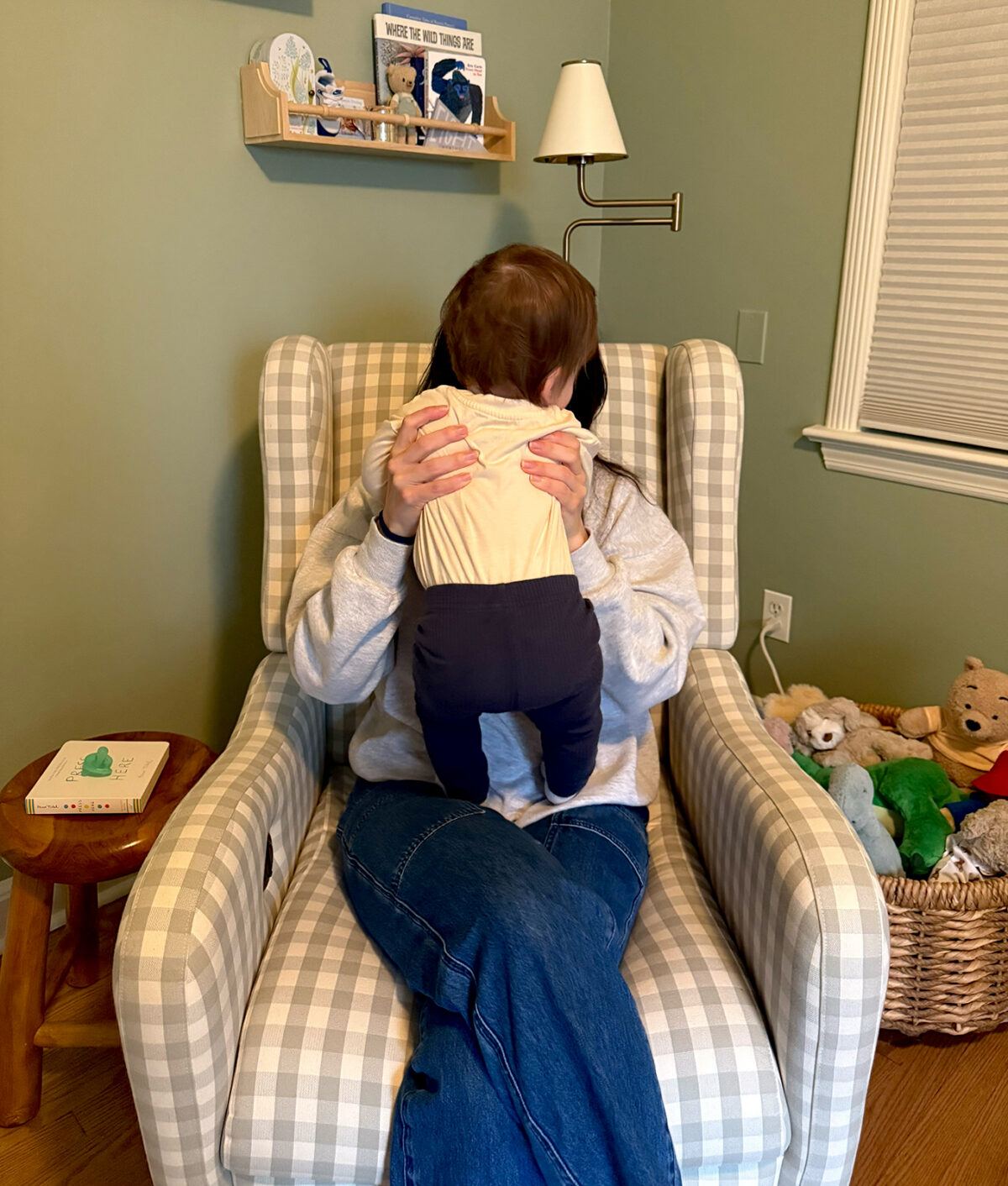 nestig-drift-glider-recliner-review-with-baby
