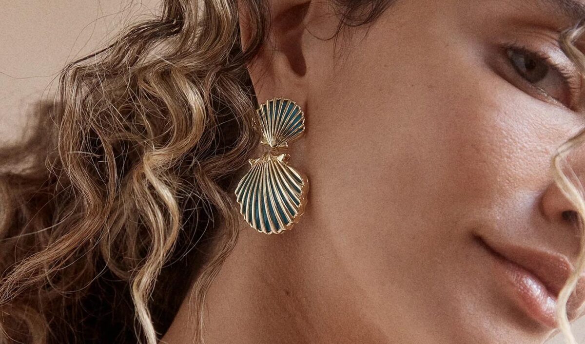 The Baublebar Marni Seashell Earrings.