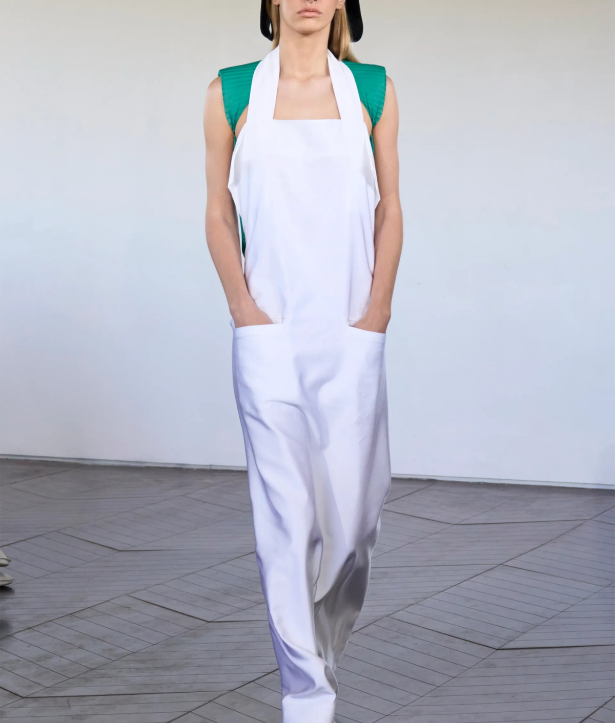 talia byre apron dress 1 1200x1412