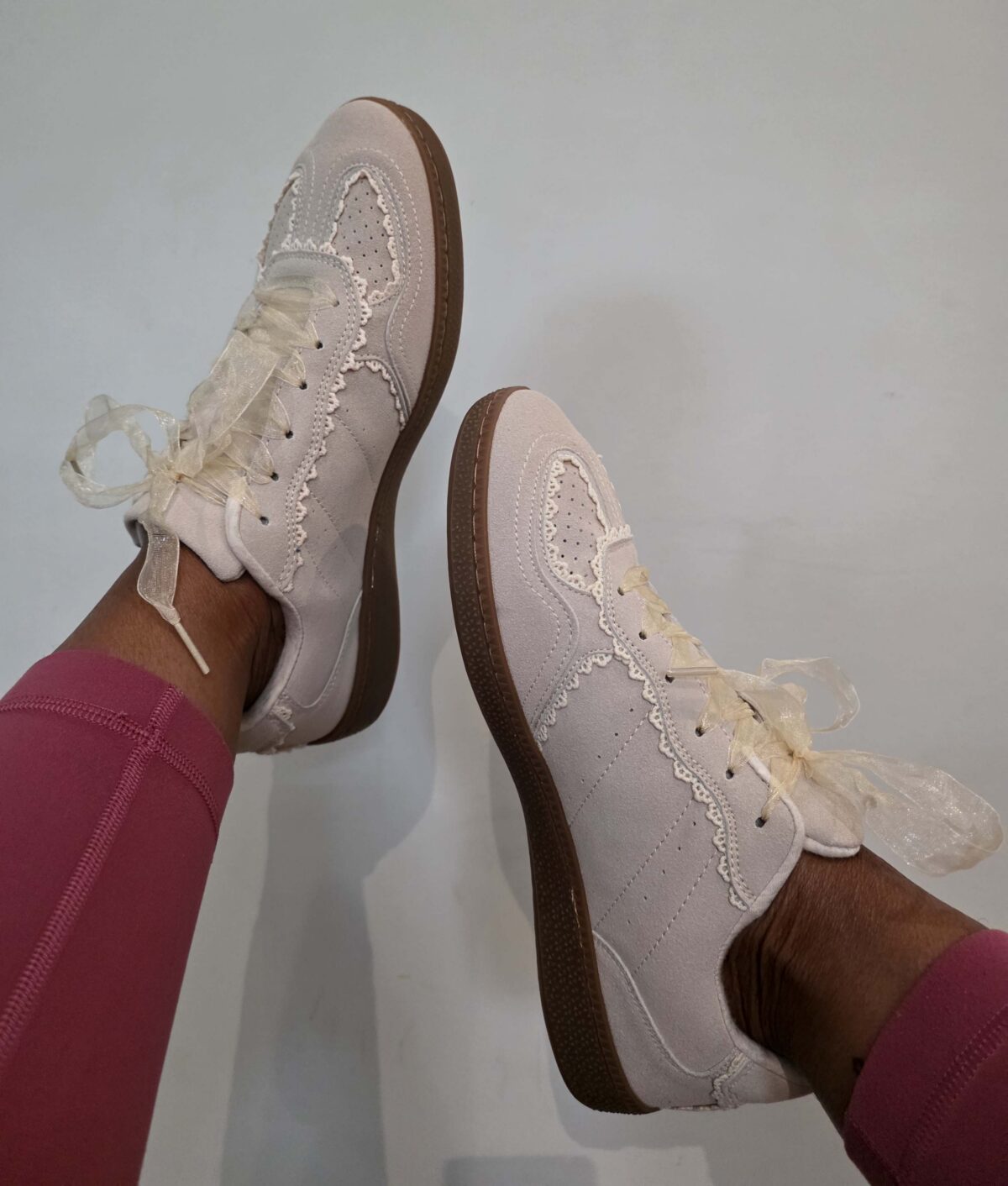 cushionaire sneakers with lace
