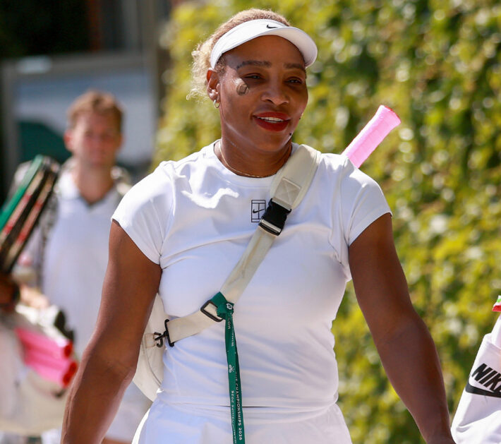 serena williams messy living room