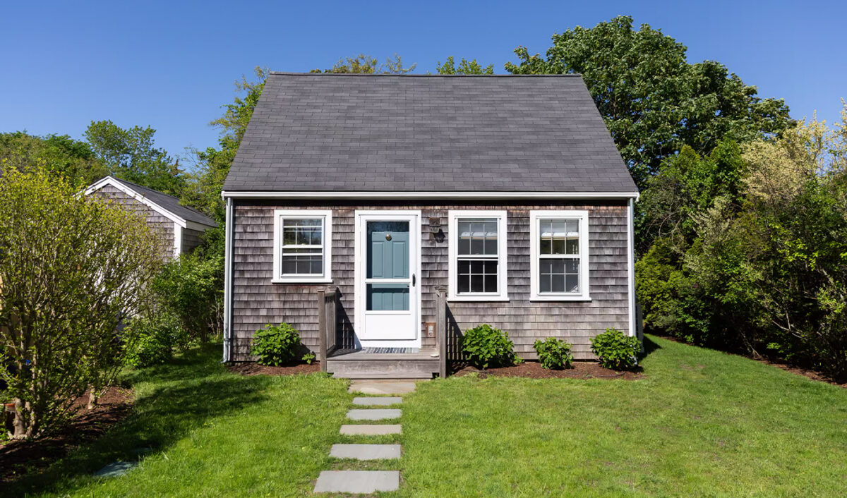 five star weekend airbnbs Classic Nantucket Cottage 1200x706