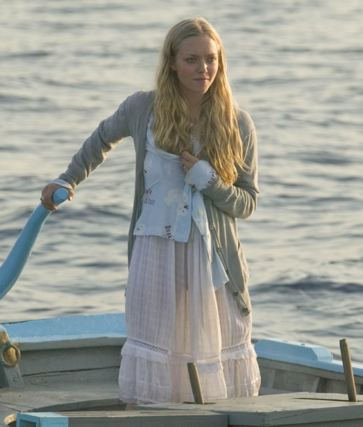 Mamma Mia Fashion: Amanda Seyfried as Sophie in white lacey maxi skirt on a boat