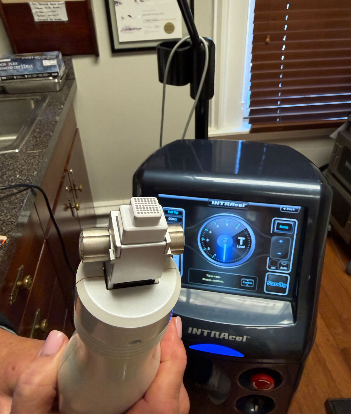 microneedling-before-and-after: the machine