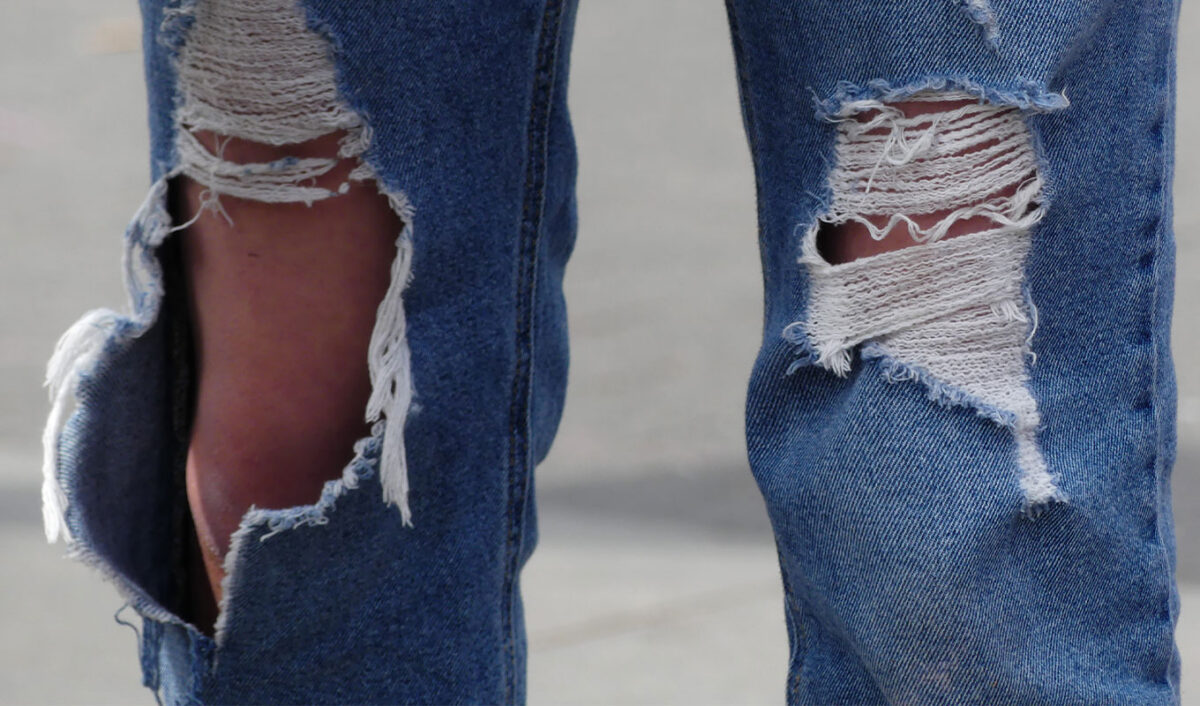 ripped denim trend: distressed jeans