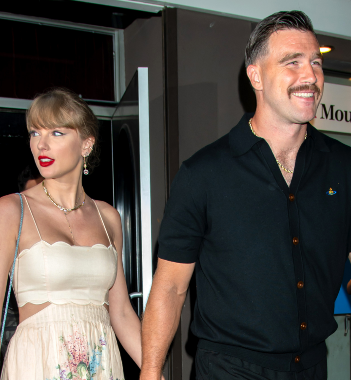 taylor swift and travis kelce walk down street