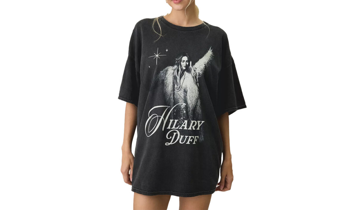what to wear to hilary duff lucky me tour: urban outfitters hilary duff t shirt