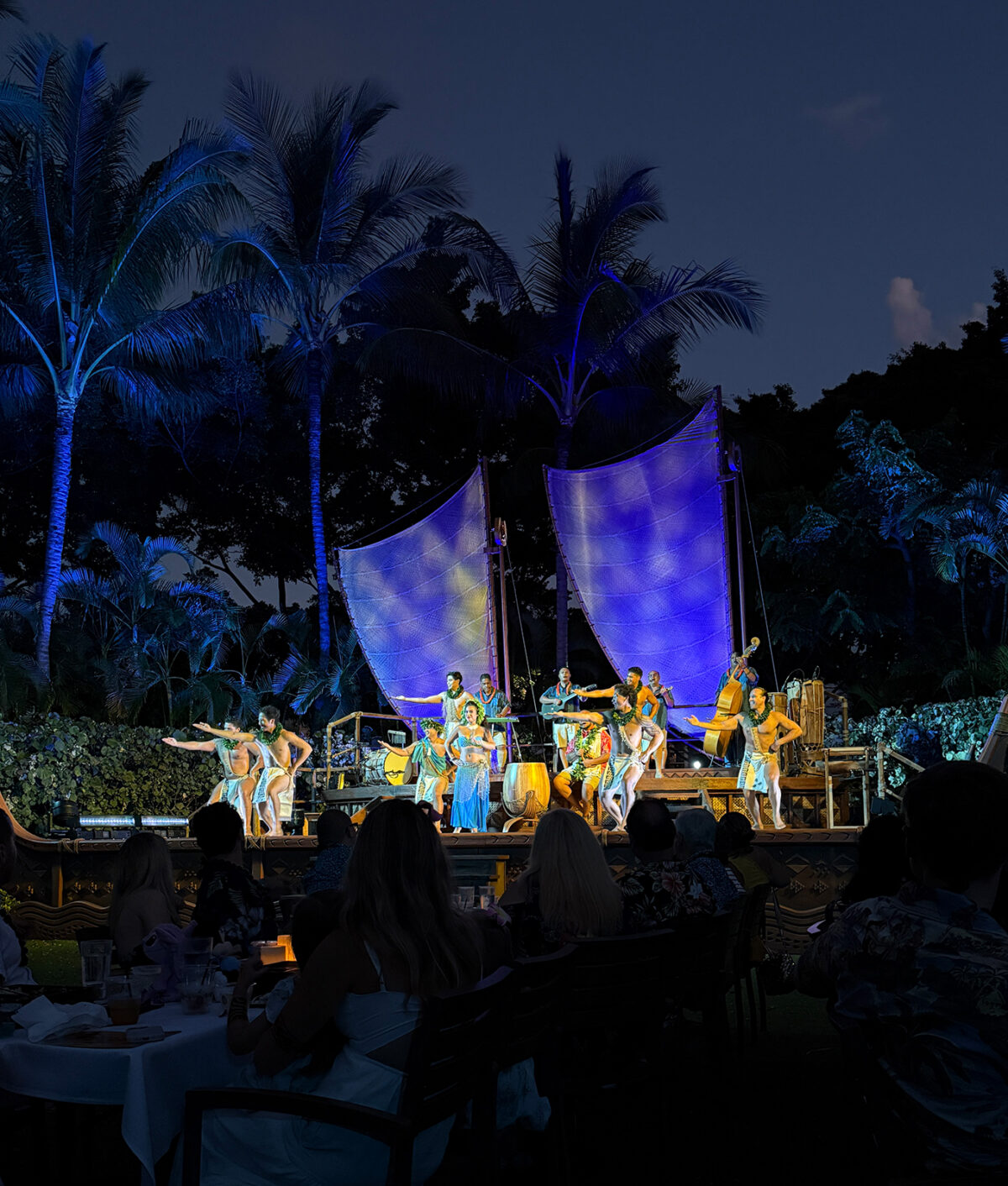 aulani-disney-resort-spa-review-luau-performers