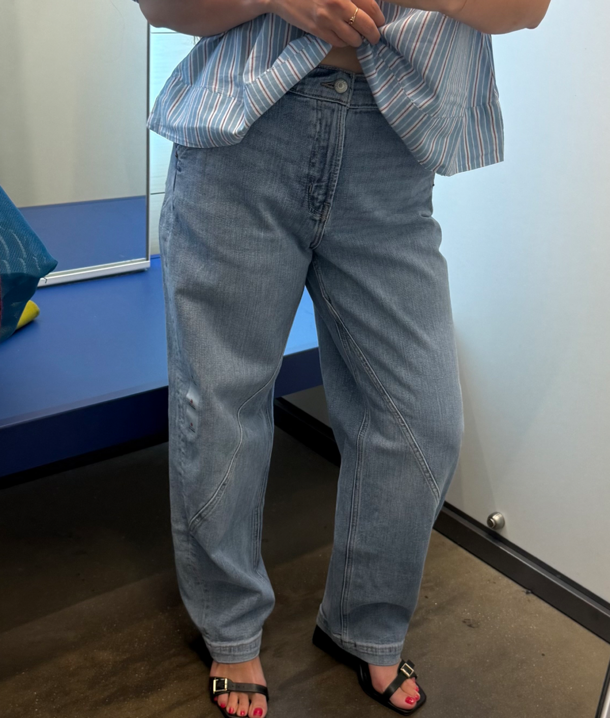 Old Navy Petite Fall 2026 Try-on: Original photo of Stephanie Maida in light-wash barrel jeans