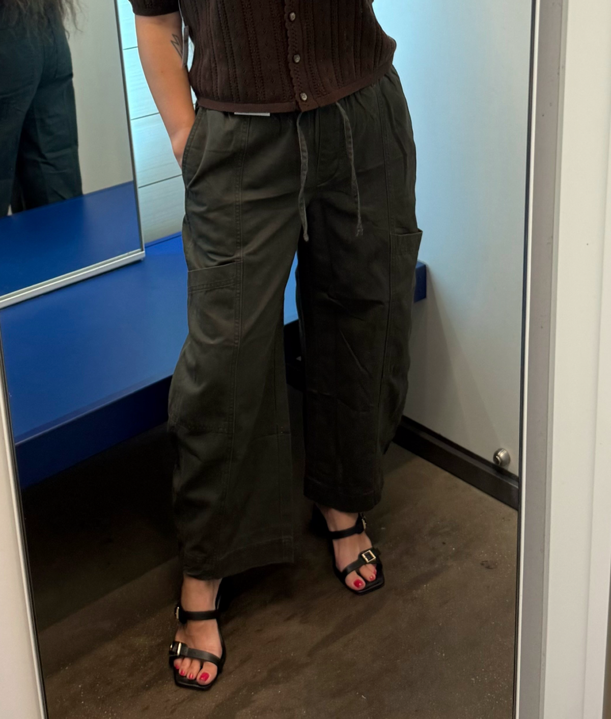 Old Navy Petite Fall 2026 Try-on: Original photo of Stephanie Maida in green cargo utility pants