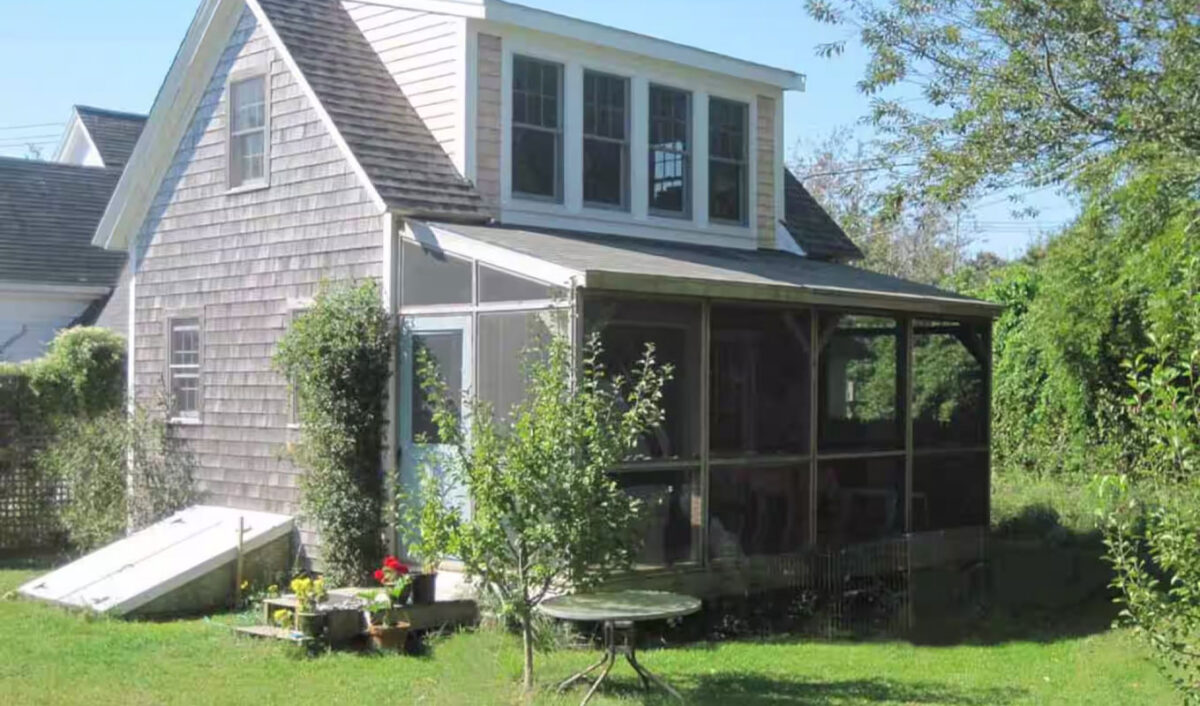 widows-bay-airbnbs-beautiful-north-truto-cottage.