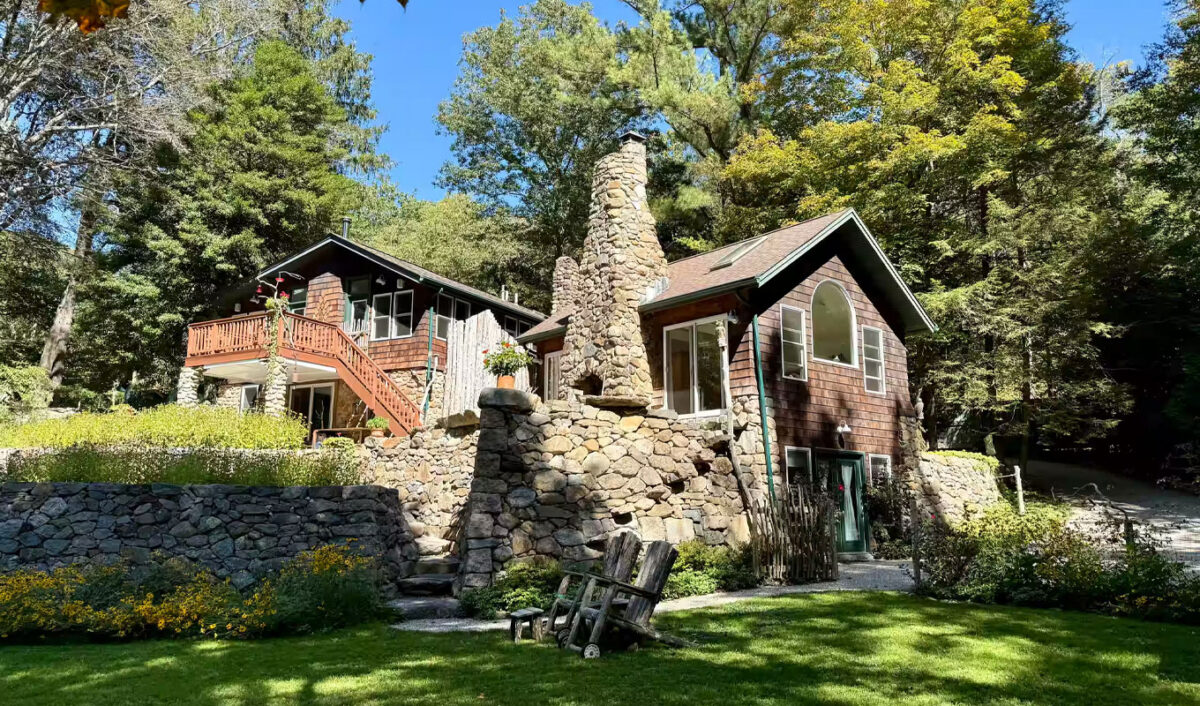 widows-bay-airbnbs-cheerful-catskill-village-cottage