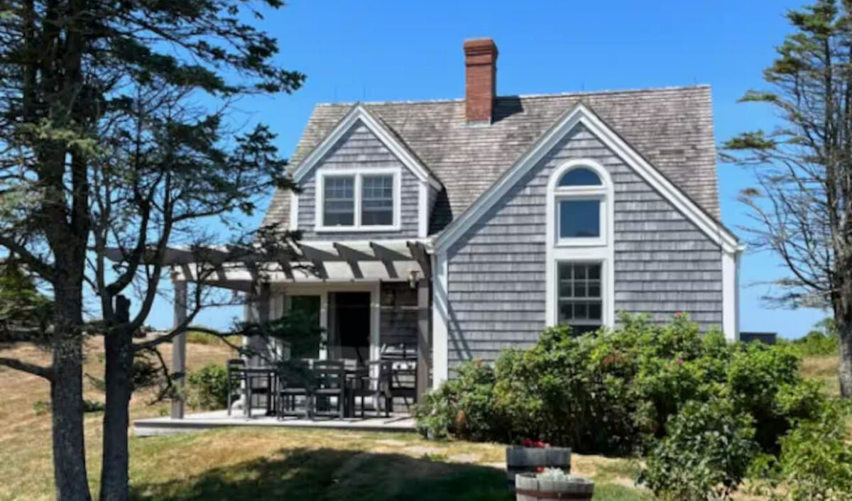 widows bay airbnbs: ocean-view-cottage-spar-point-farm.