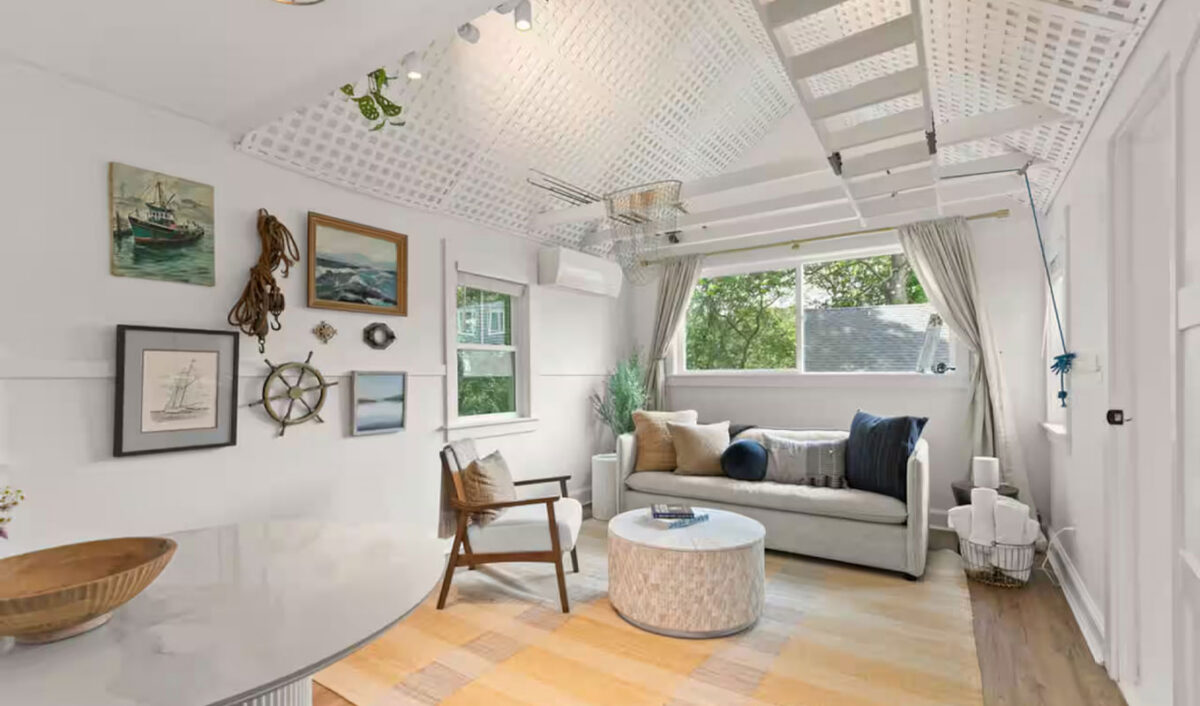 widows bay airbnbs: stylish-artist-cottage-plimouth-patuxet.