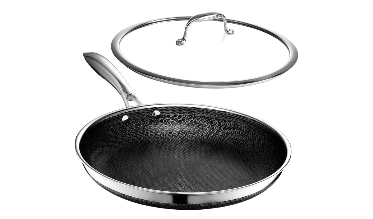 The HexClad Hybrid Nonstick Frying Pan with Lid.