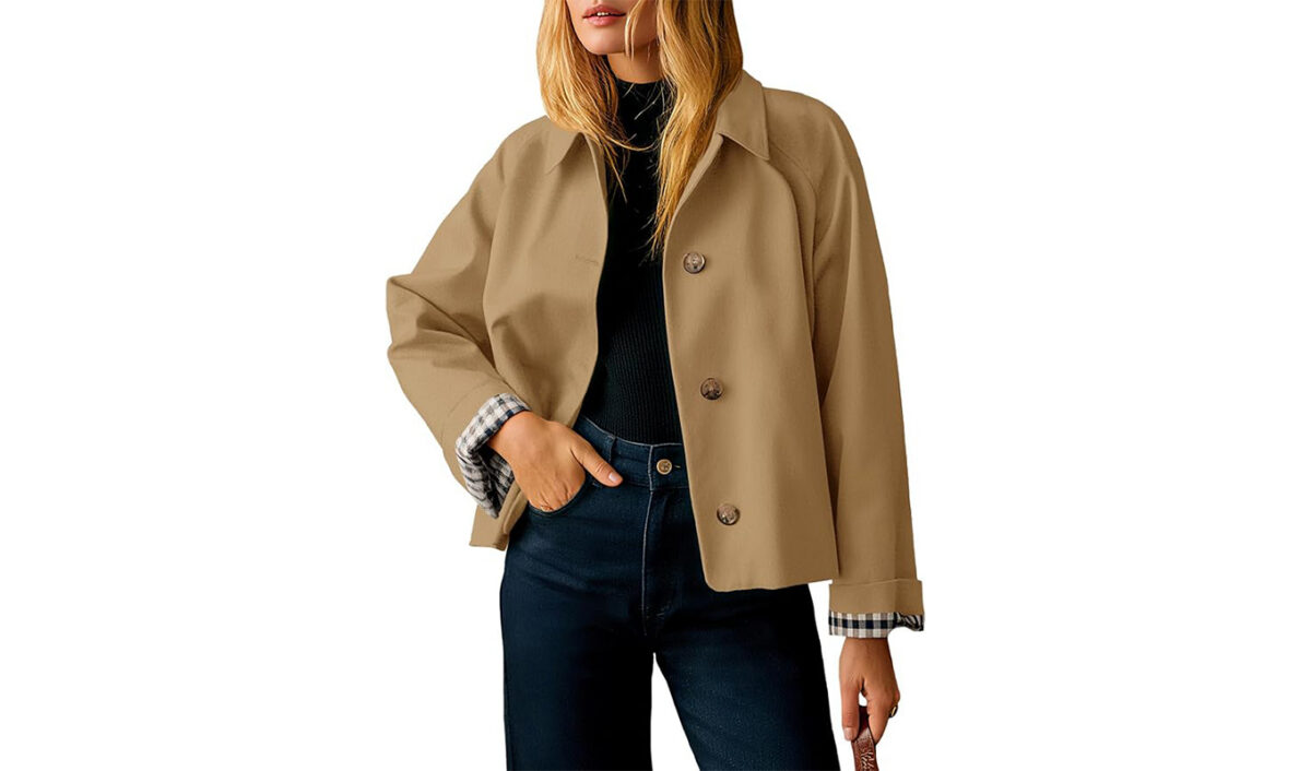 The Tankaneo Cropped Trench Coat.