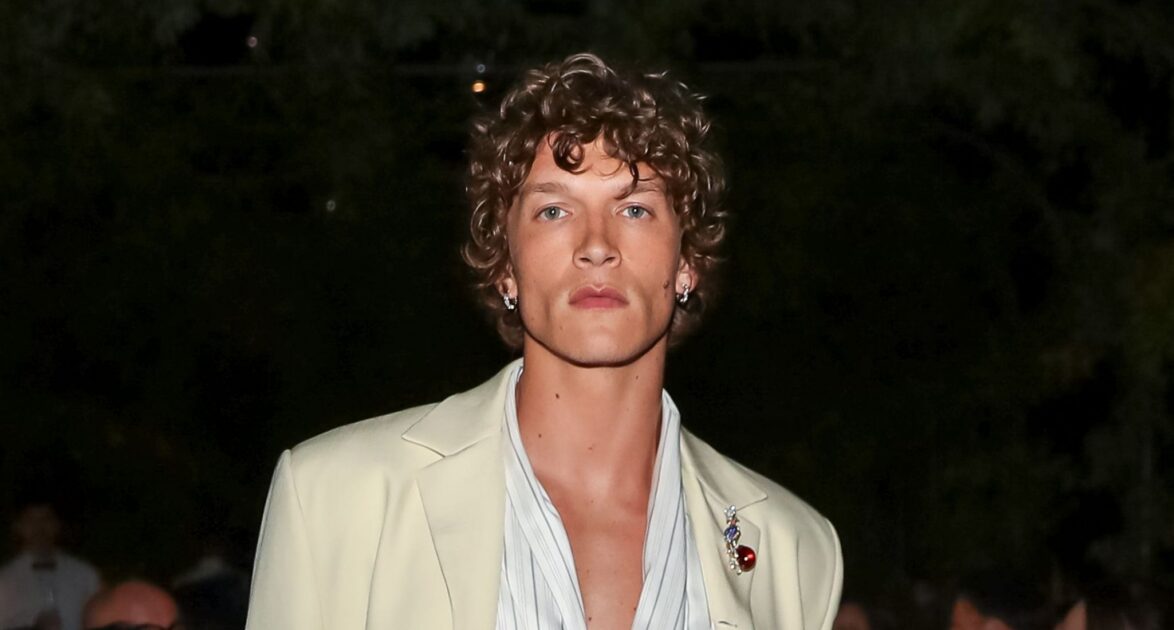 'Heated Rivalry' Star Connor Storrie Debuts a Buzz Cut at the Emmys with His Mom by His Side