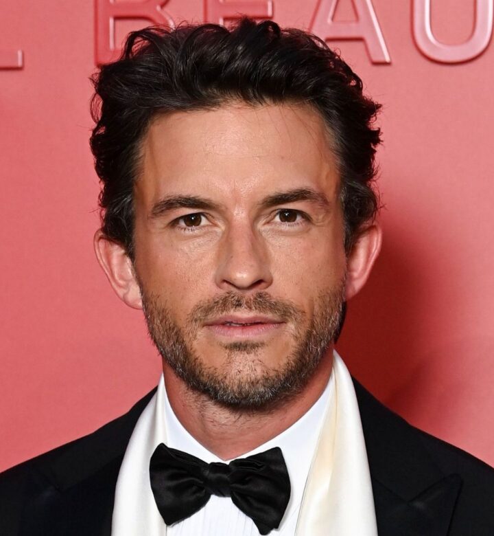 Jonathan Bailey 720x780