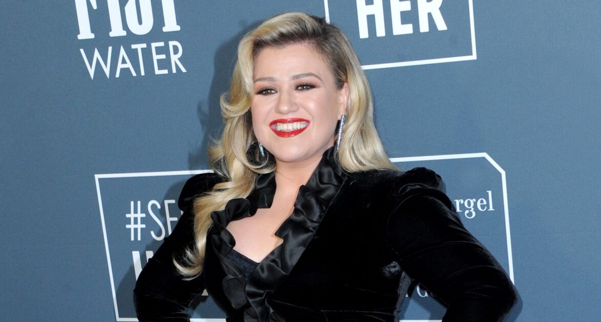Kelly Clarkson’s New Haircut Is Short, Chic and So Unexpected