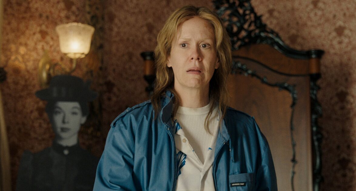Netflix’s #2 Series Is Getting Rough Reviews, But Everyone Agrees on Sarah Paulson