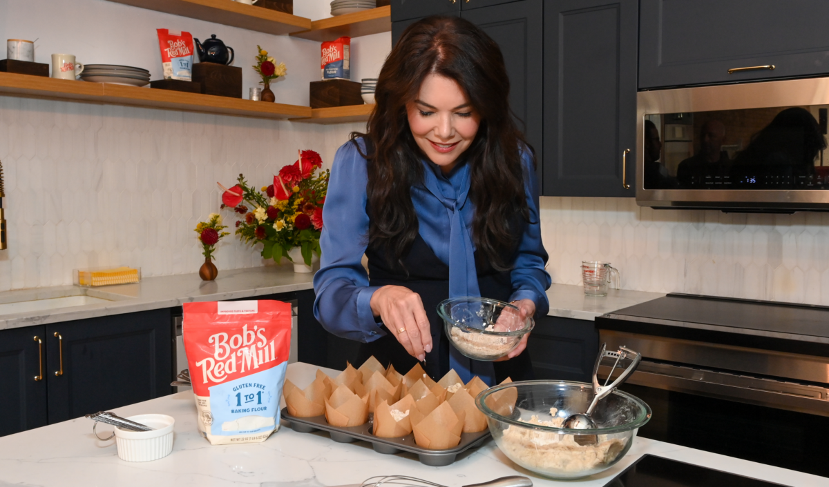 lauren graham adding streusel to muffins