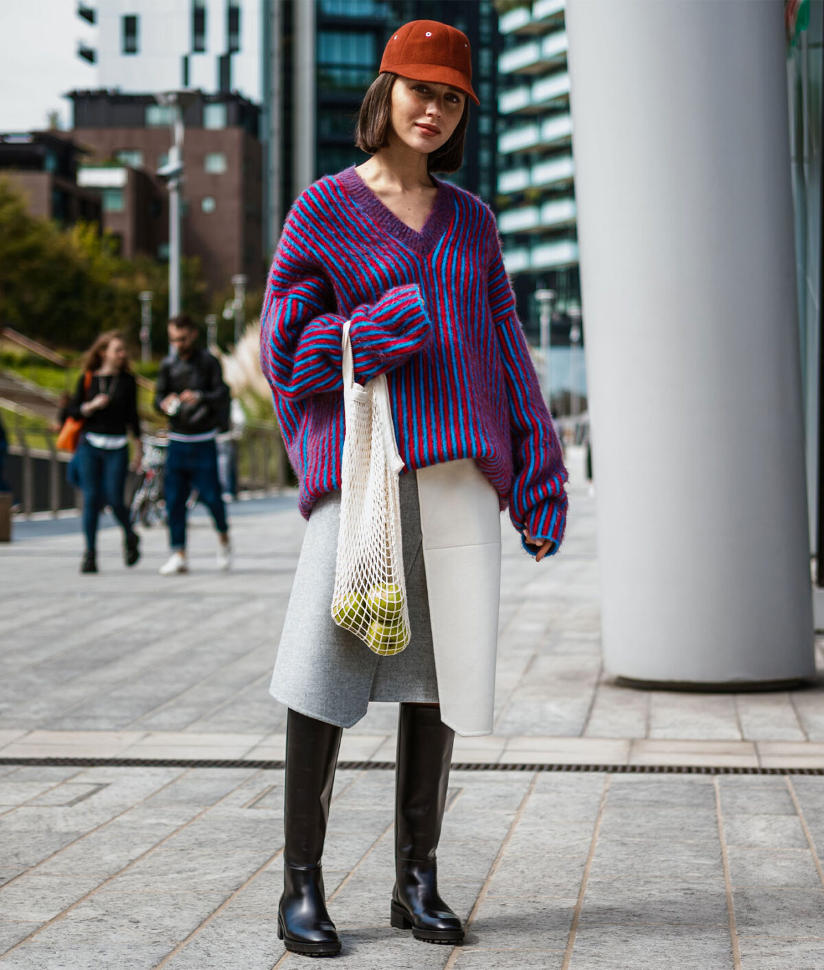 fall-capsule-wardrobe-v-neck-sweaters