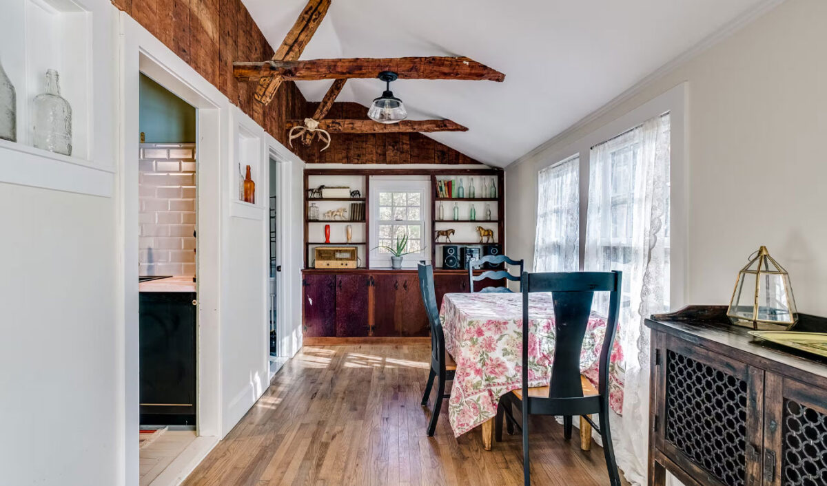 gilmore-girls-airbnbs-litchfield-hills-country-hideaway.
