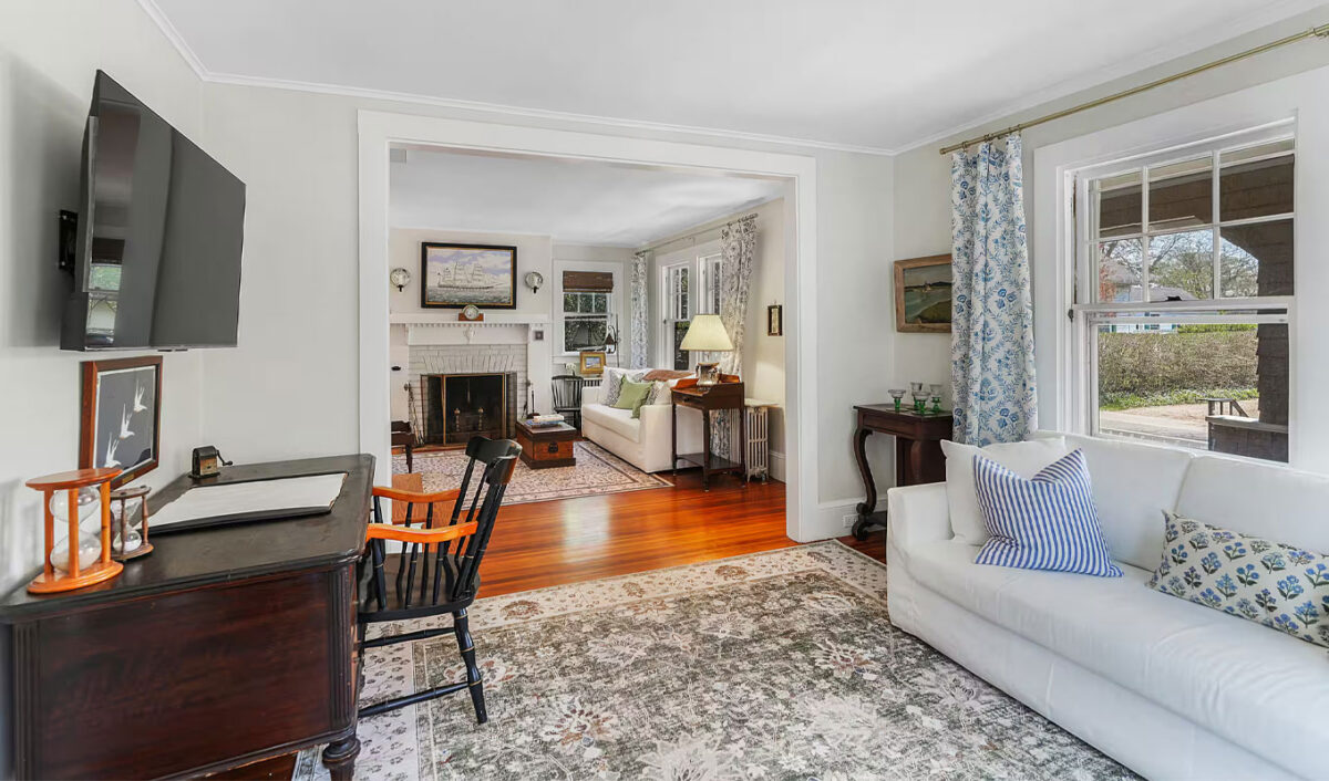 gilmore-girls-airbnbs-marthas-vineyard-cottage