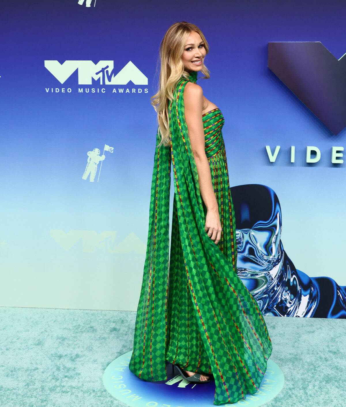mtv vmas red carpet: Alyssa Smith
