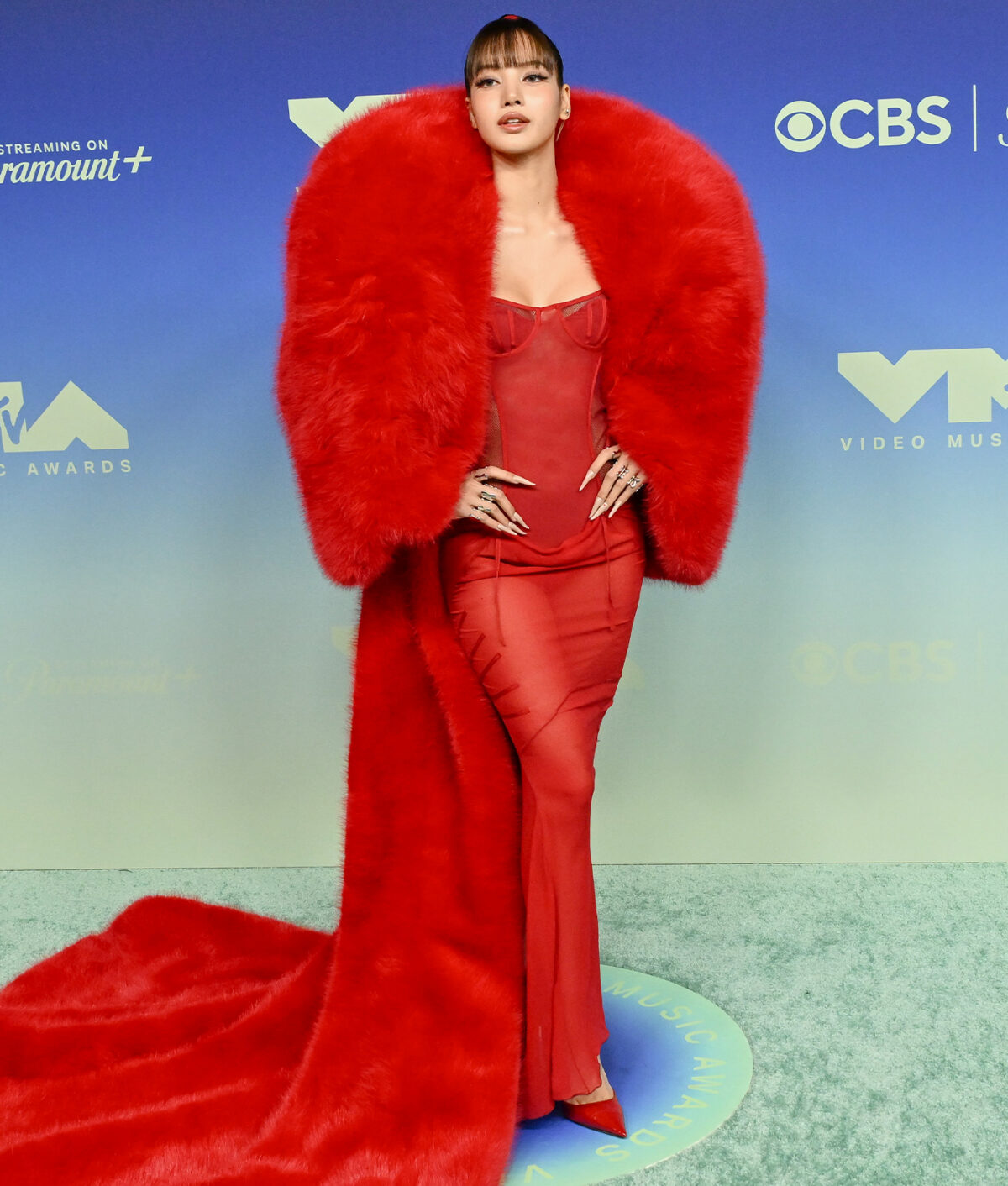 mtv vmas red carpet: lisa