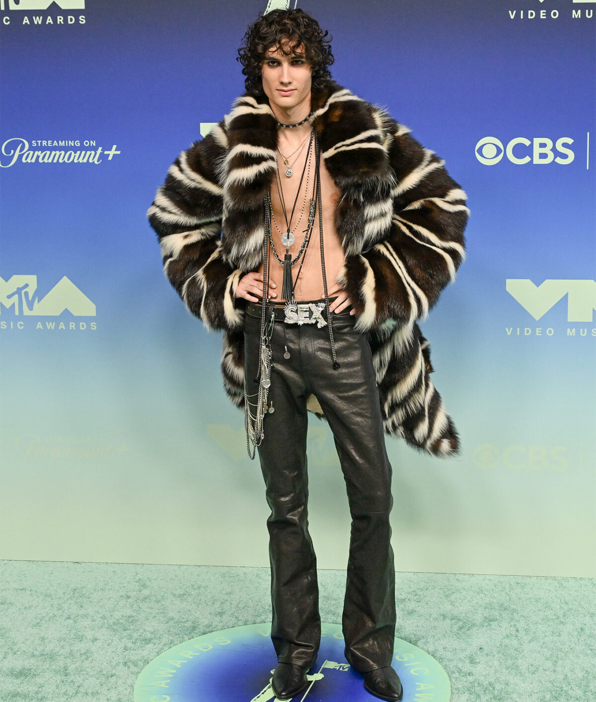 mtv vmas red carpet: sombr