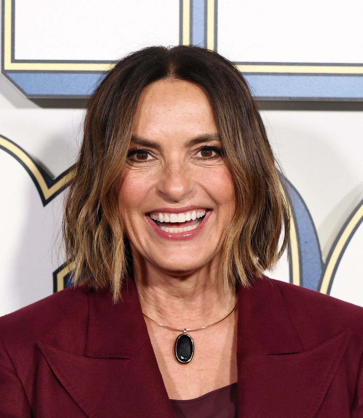 who is hosting the emmys 2026