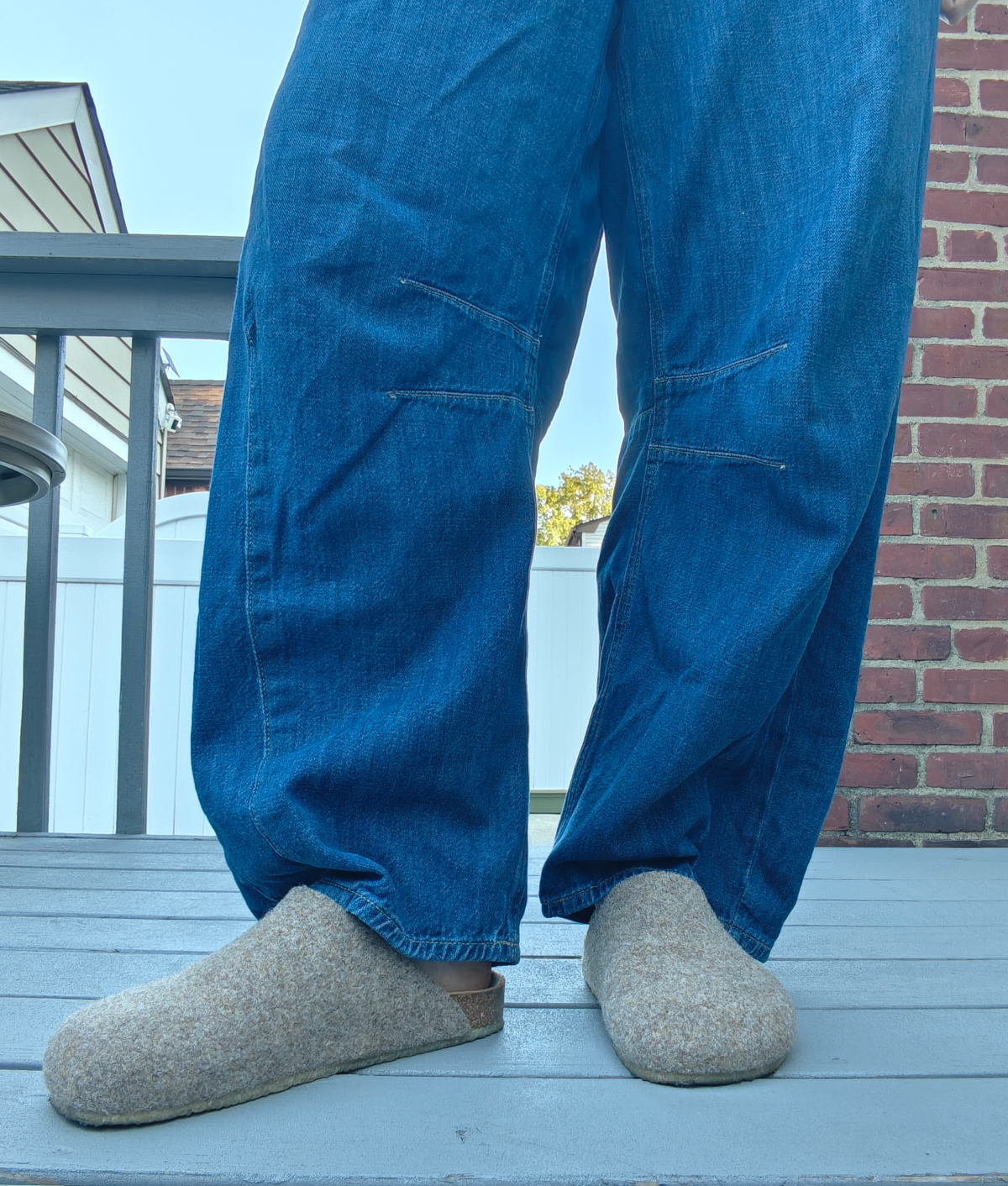 baggy jeans and clogs