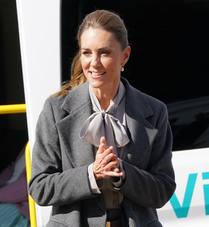 kate middleton laughs pulborough uni 720x780