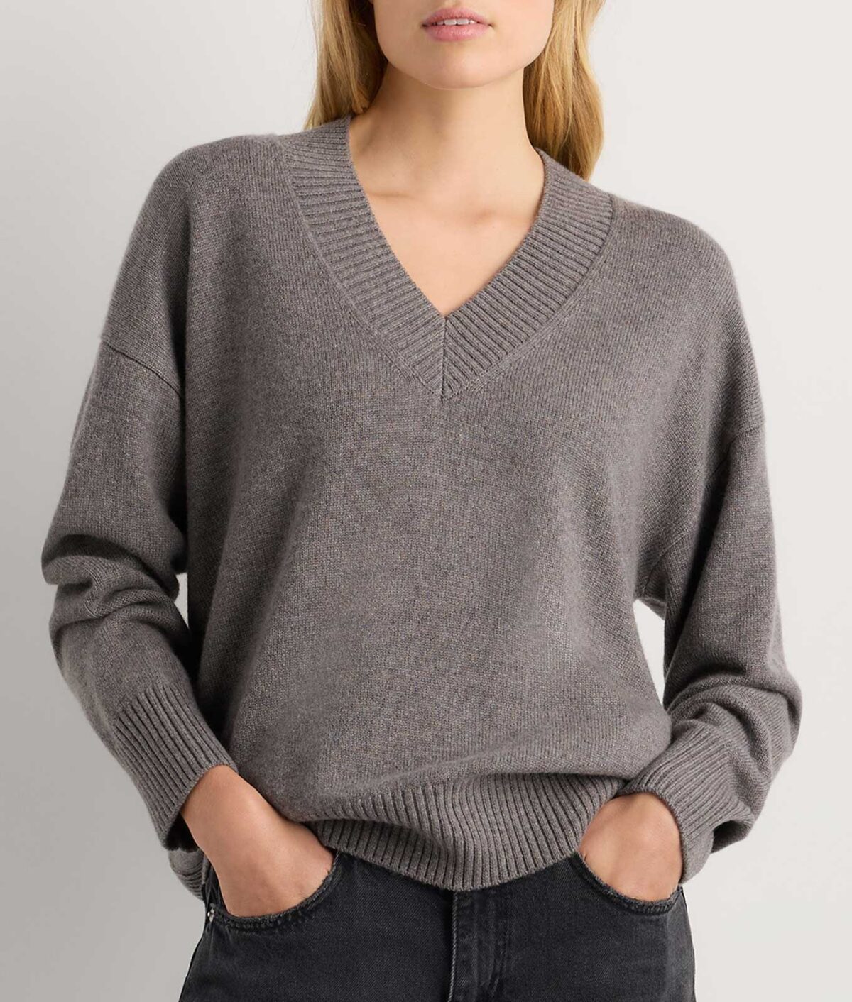 Quince V-Neck cashmere sweater
