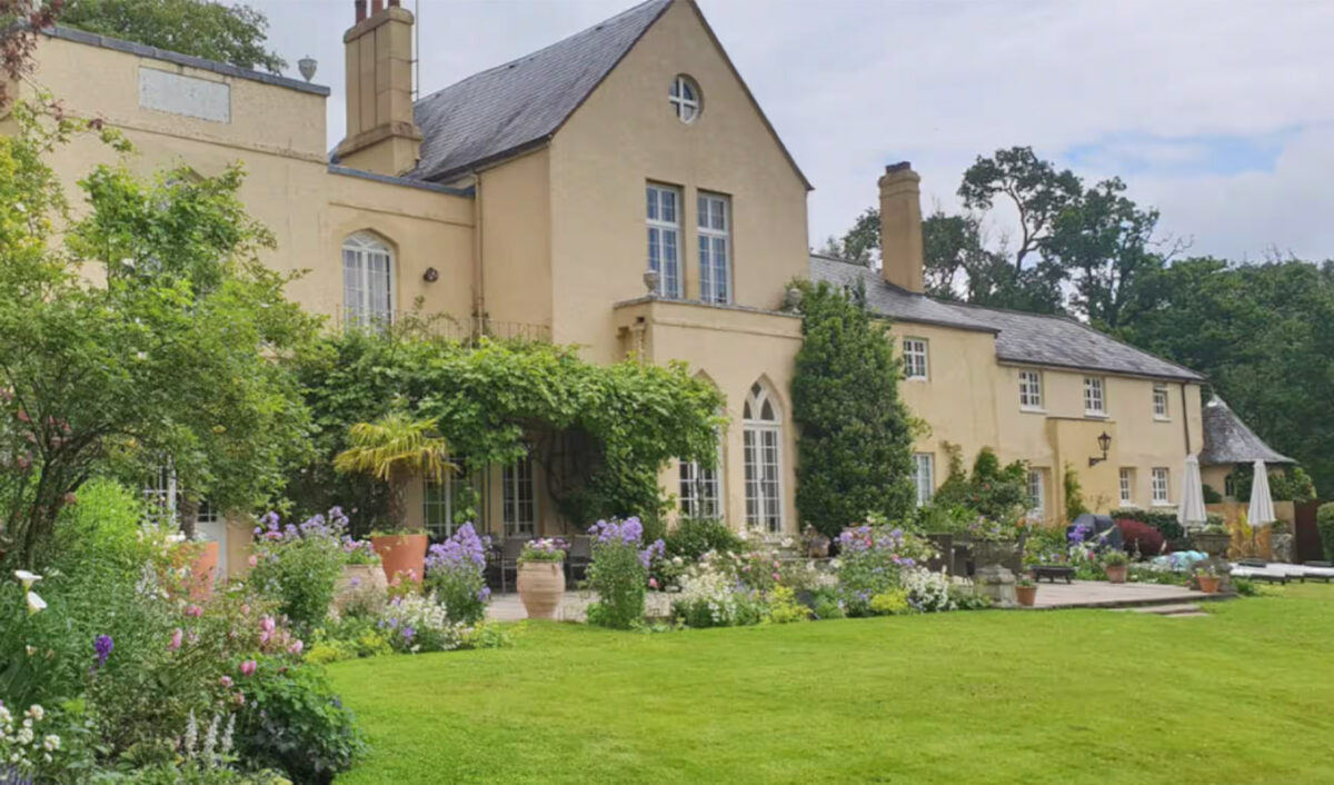 sense and sensibility airbnbs: country house east wing
