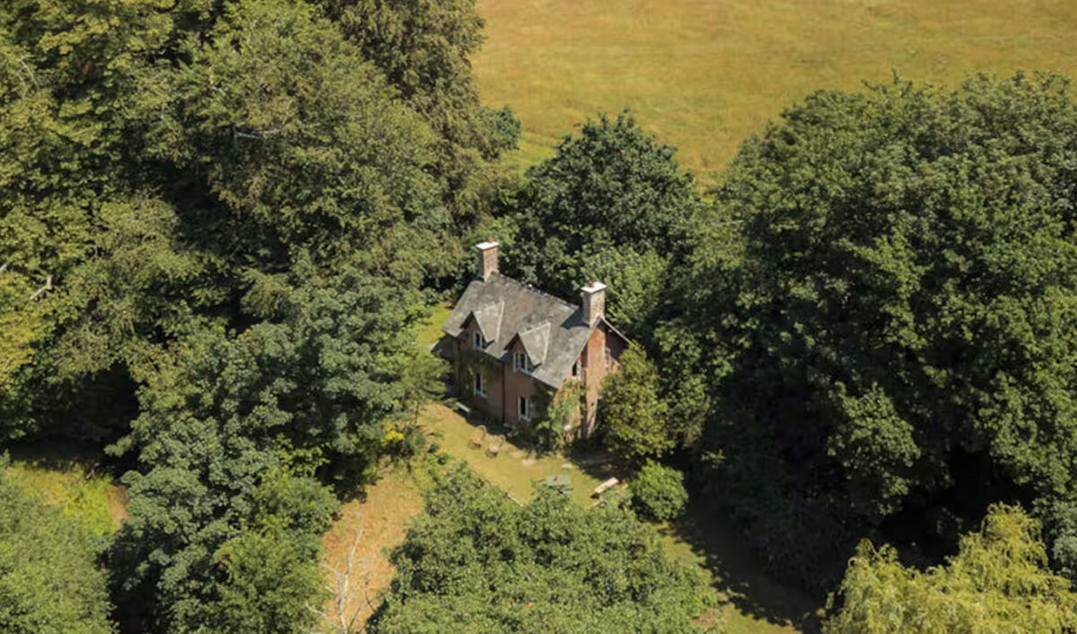 sense and sensibility airbnbs: Slape Manor Cottage